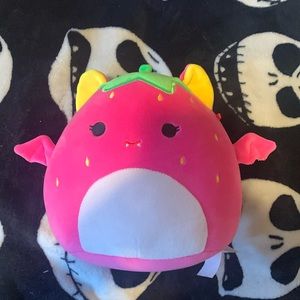 Gwendolyn the strawberry bat squishmallow NWT